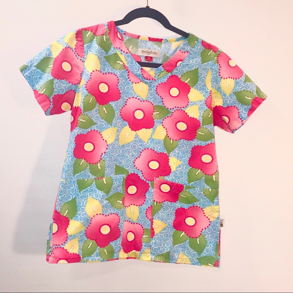 Mary Engelbriet floral scrub top size XS